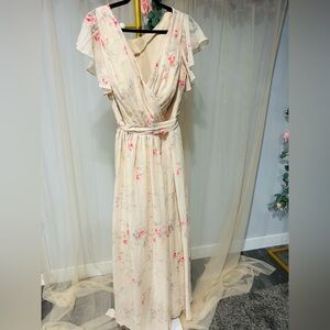 Chic Floral Maxi Dress in Cream and Pink